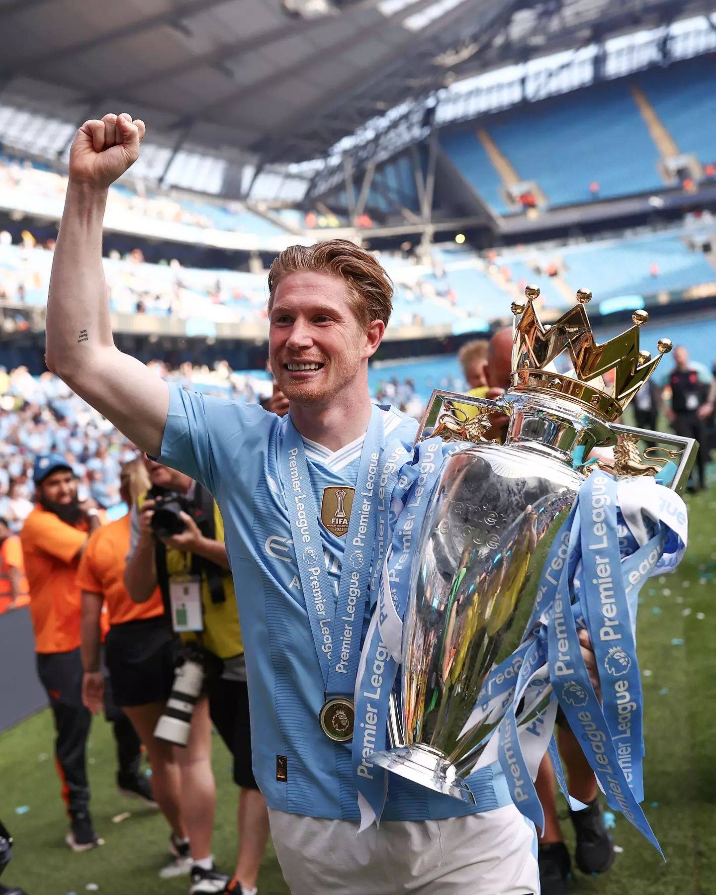 德布劳内迎来二十赛季高光表现,塞尔维亚队球迷沸腾!